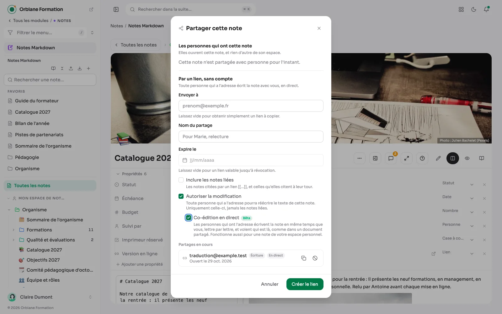La fenêtre « Partager cette note » : « Autoriser la modification » et « Co-édition en direct » cochées, avec son badge Bêta, et un lien en cours marqué « Écriture » et « En direct ».