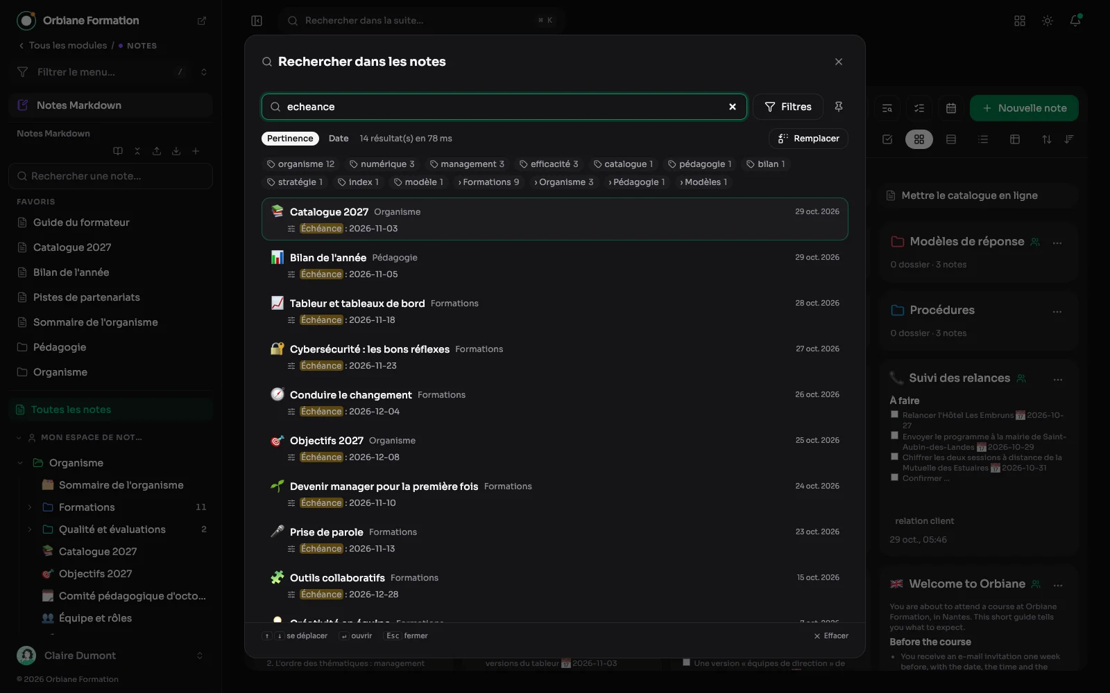 L'écran de recherche des notes sur « echeance » : cinq notes, chacune avec le passage trouvé surligné, et les pastilles d'étiquettes et de dossiers.