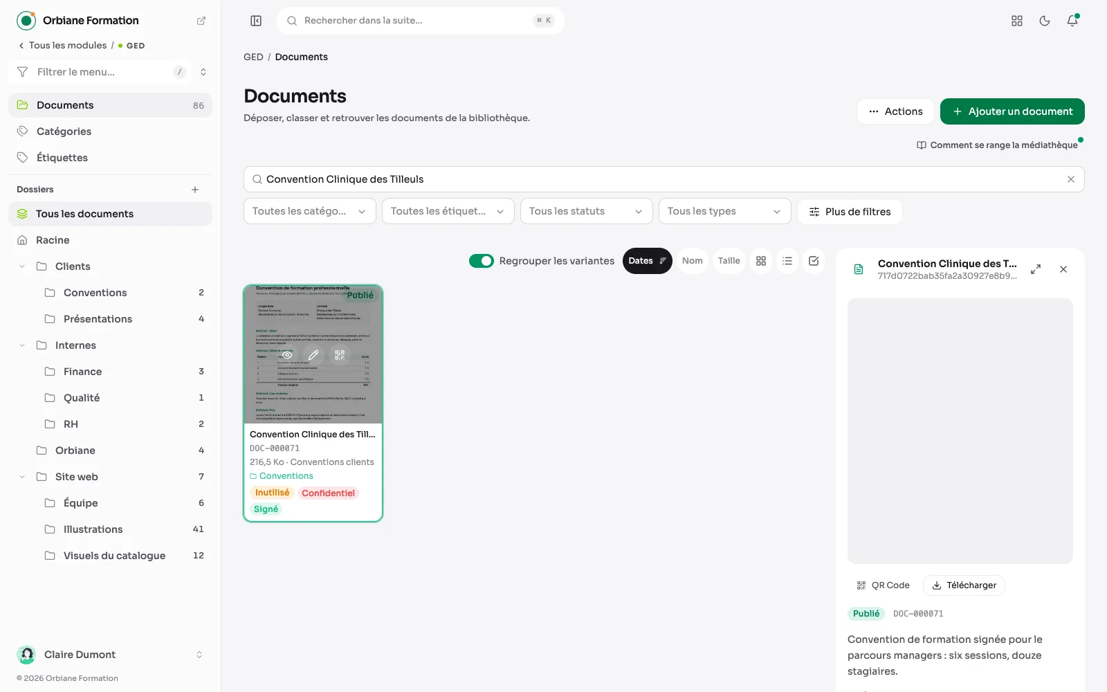 Un document de la médiathèque ouvert dans le panneau, à côté des cartes : son aperçu, ses actions, sa description et son classement.