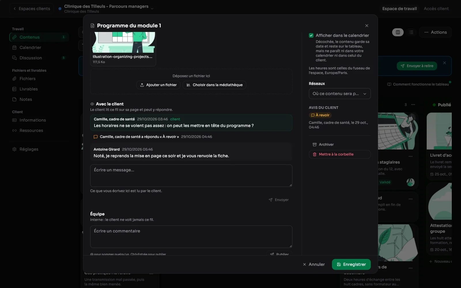 Een kaart geopend tot aan haar gespreksdraad: de klant vraagt om een herziening, de studio antwoordt.