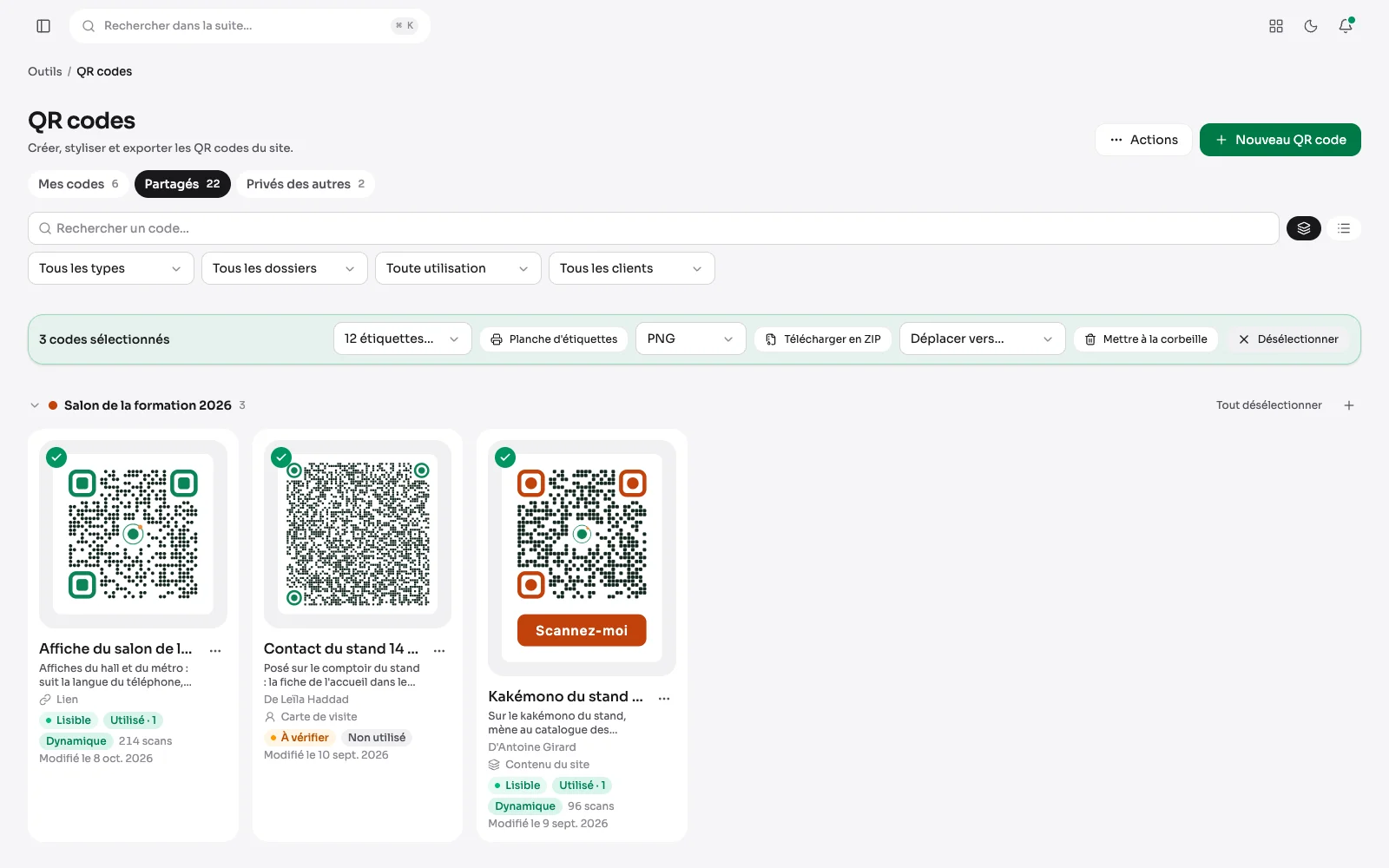 La bibliothèque des QR codes rangée par dossiers colorés, un dossier entier sélectionné, la barre proposant la planche, le ZIP, le rangement et la corbeille.