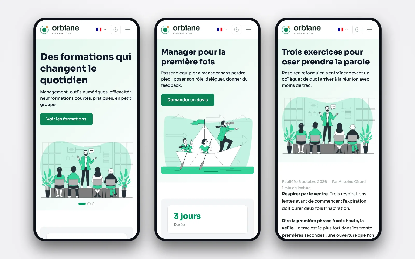 Trois téléphones côte à côte montrant l'en-tête de trois pages d'un site de démonstration : l'accueil, une formation et un article.