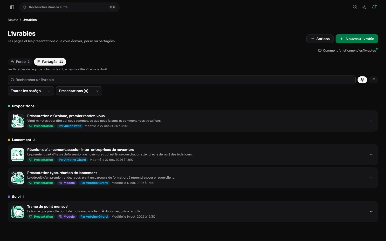 Die auf Präsentationen gefilterte Liste der Lieferobjekte: nach Kategorie geordnet, mit dem Kunden, für den jede vorbereitet wird, und dem Badge Vorlage.