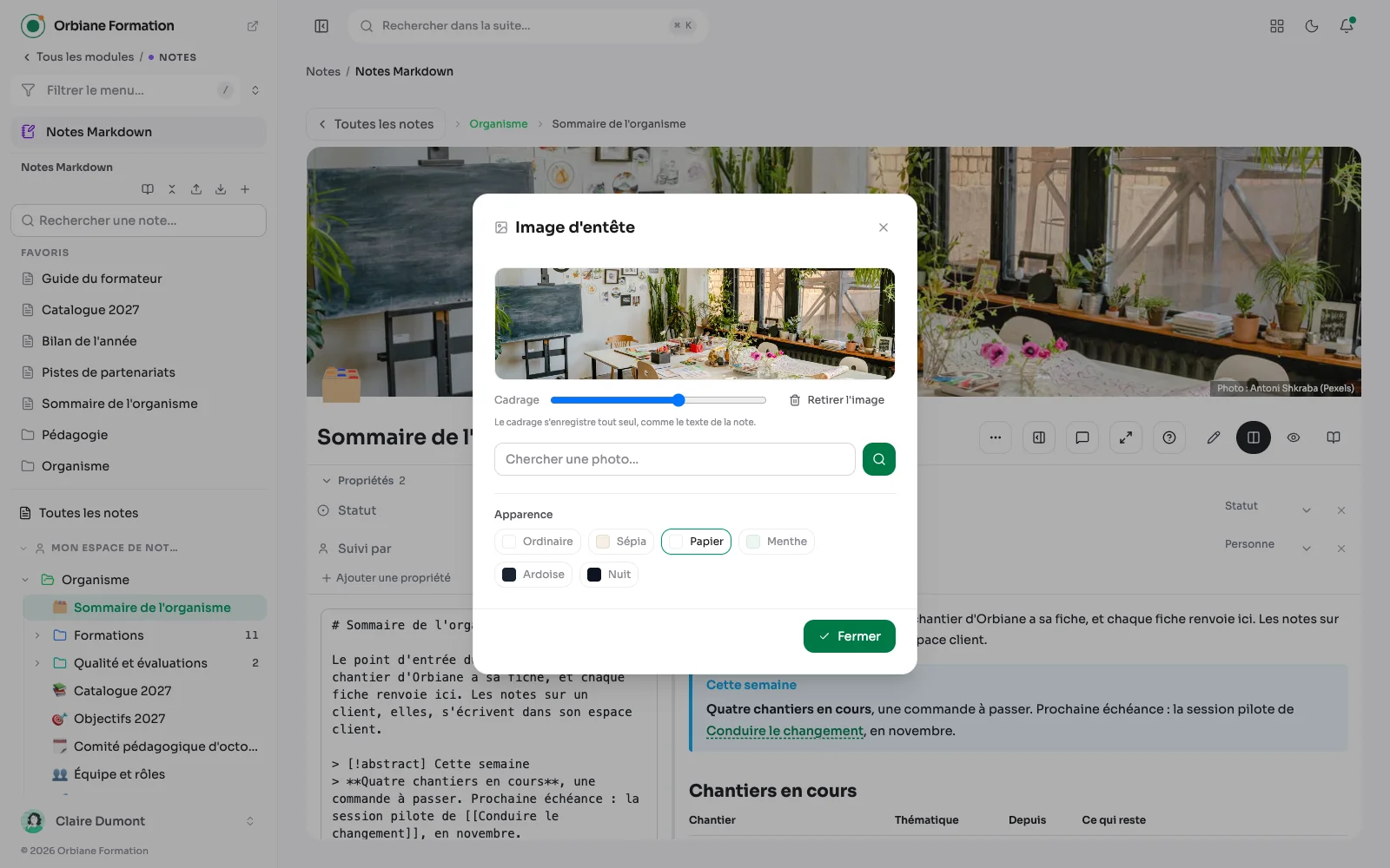 L'habillage d'une note : l'image d'en-tête cherchée chez Pexels, son cadrage réglable, et les six apparences.