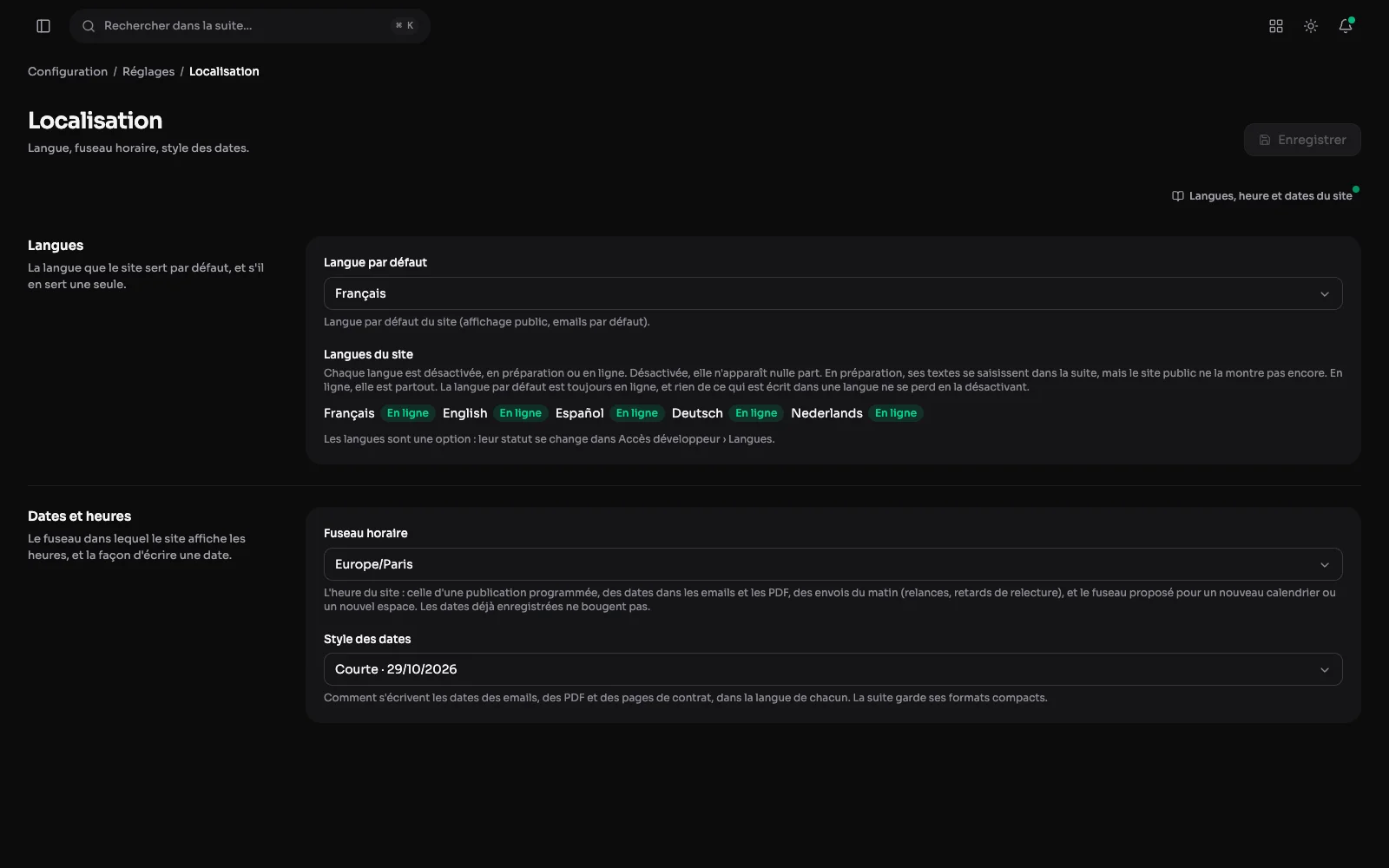 Réglages > Localisation : langue par défaut, langues du site, fuseau horaire et style des dates.