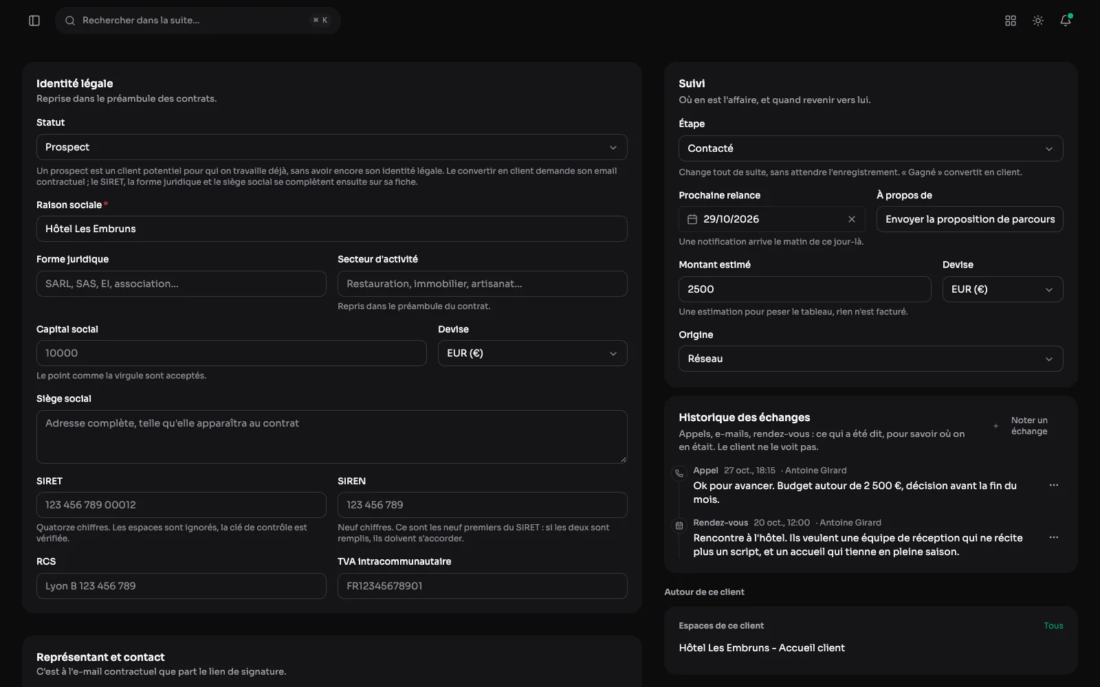 La page d'un prospect : la carte Suivi (étape, relance, montant, origine) et l'historique de ses échanges.
