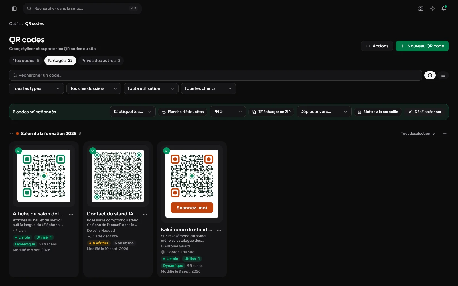 La bibliothèque des QR codes rangée par dossiers colorés, un dossier entier sélectionné, la barre proposant la planche, le ZIP, le rangement et la corbeille.