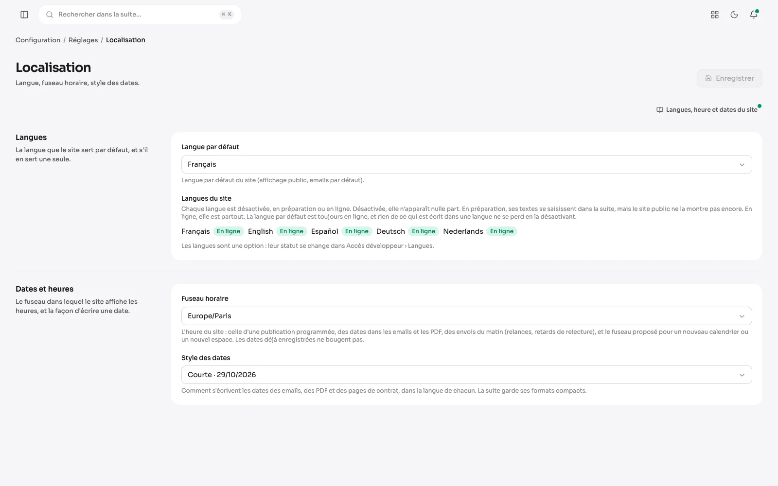 Réglages > Localisation : langue par défaut, langues du site, fuseau horaire et style des dates.