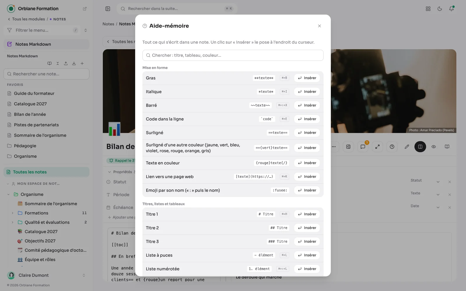 L'aide-mémoire ouvert sur une note : gras, surlignage, couleurs, titres, listes, chacun avec sa syntaxe, son raccourci et un bouton « Insérer ».